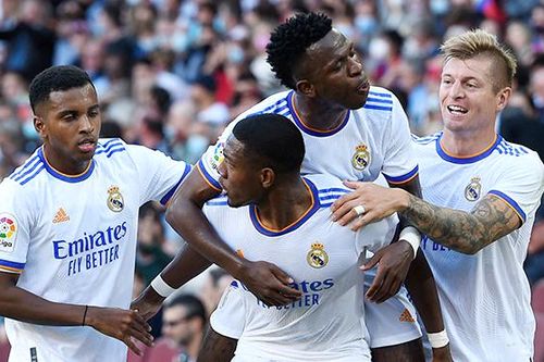 Real Madrid đã phủ trắng Camp Nou