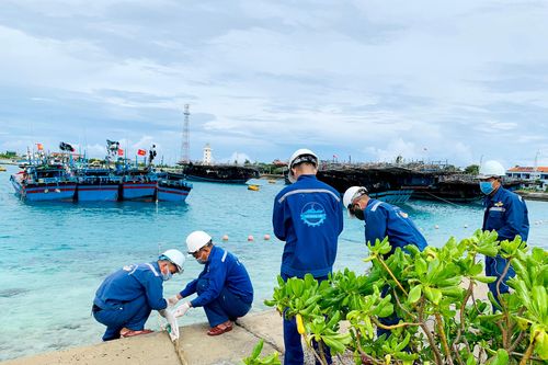 Hàng trăm ngư dân vào âu tàu, làng chài ở quần đảo Trường Sa vào tránh trú ATNĐ