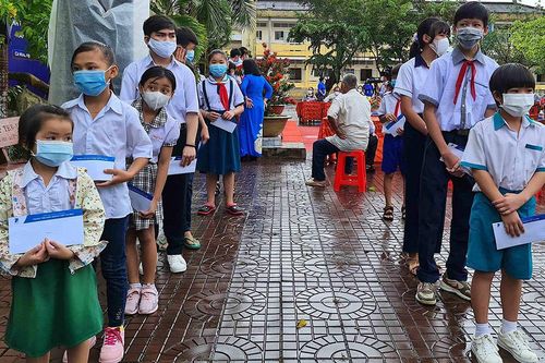 Cà Mau tiếp tục vận động học sinh đến trường