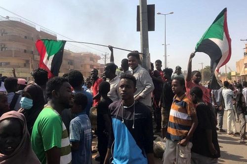 Quân đội Sudan đảo chính, giải tán chính phủ chuyển tiếp