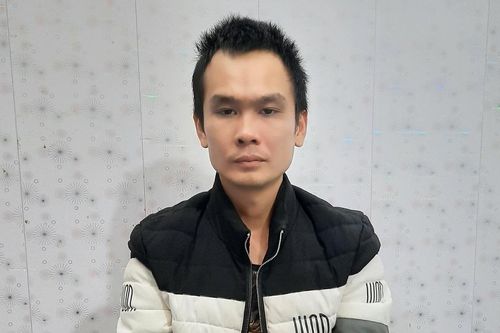 Dùng dao đâm liên tiếp 2 người rồi tiếp tục vào trung tâm y tế truy sát