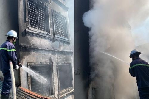 Hà Nội: Cháy lớn nhà dân trên đường Phan Bá Vành, cột khói đen nghi ngút