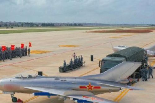 Trung Quốc biến tiêm kích 60 tuổi thành UAV?