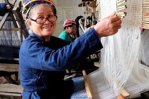 Giữ nghề dệt thổ cẩm ở Trung Quốc