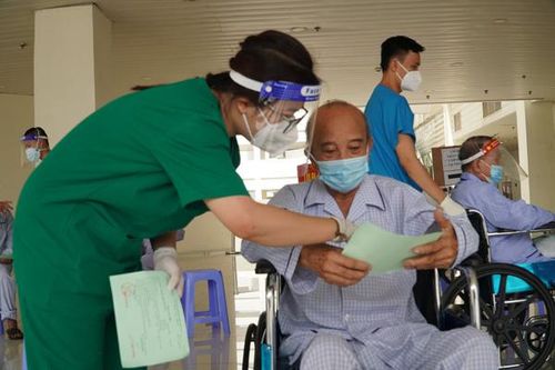 Phó Giám đốc Sở Y tế TP.HCM: 'Chúng ta cần cực kỳ thận trọng'