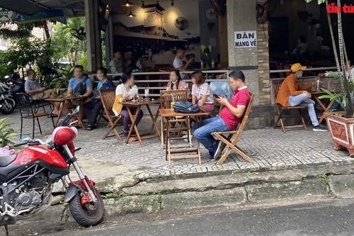 Nhiều hàng quán ở TP Hồ Chí Minh vẫn 'lén' phục vụ khách tại chỗ