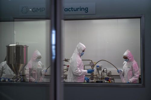 Sao chép vaccine COVID-19 – Cách châu Phi giải quyết bất bình đẳng vaccine