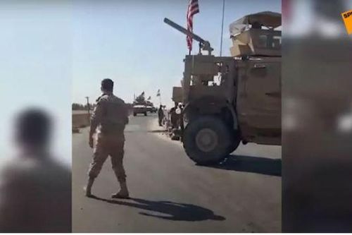 Video lính Syria chặn đoàn xe quân sự Mỹ, buộc phải quay đầu