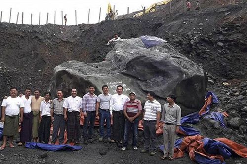Bất ngờ đào trúng cục ngọc to như căn phòng, nặng bằng hơn trăm chiếc Camry, giá nghìn tỷ