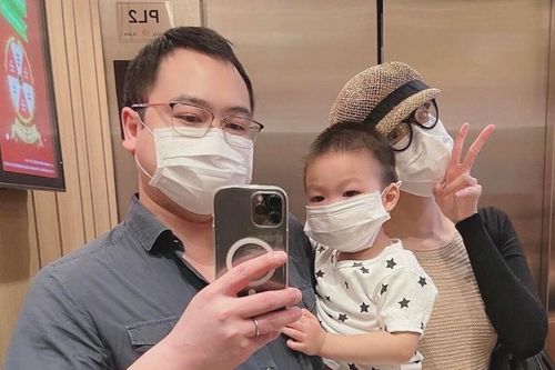 Ông xã Lan Khuê hiếm hoi đăng ảnh trực diện khuôn mặt bé Connor, bật mí luôn thói quen của con trai cưng
