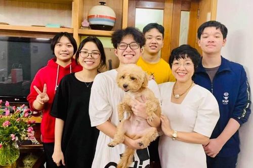 MC Thảo Vân khoe ảnh sinh nhật con trai 17 tuổi, vô tình để lộ luôn gương mặt của 'con dâu'