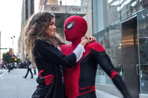 'Người nhện' Tom Holland lộ ảnh hẹn hò trong khi trước đó khăng khăng phủ nhận
