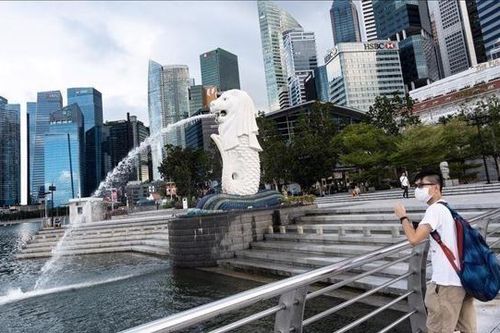 Vì sao Singapore tái siết giãn cách khi chuyển sang 'sống chung với Covid'?