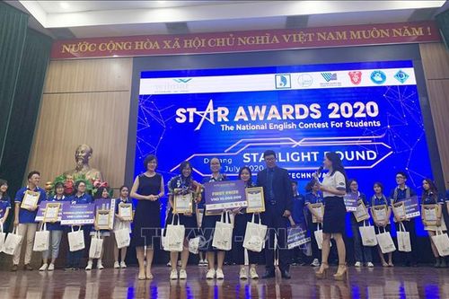 Hai sinh viên Trường Đại học Ngoại ngữ vào chung kết Star Awards toàn quốc