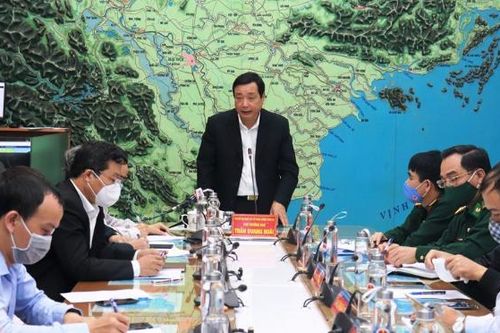 Ứng phó áp thấp nhiệt đới đang mạnh thành bão