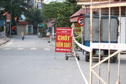 Hà Nội: Thêm 5 cán bộ công an, tòa án nhiễm nCoV, Quốc Oai phong tỏa nhiều điểm