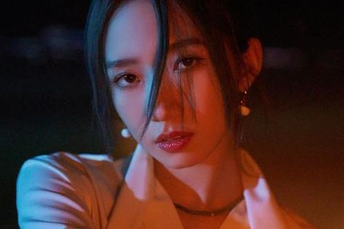 Mạnh Mỹ Kỳ tự tin xuất hiện tại sân bay hậu ồn ào 'tiểu tam', sóng gió đã kết thúc?