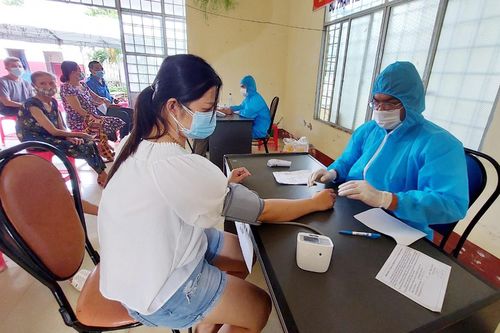Lo bùng phát dịch, nhiều tỉnh đẩy nhanh tiến độ tiêm vaccine