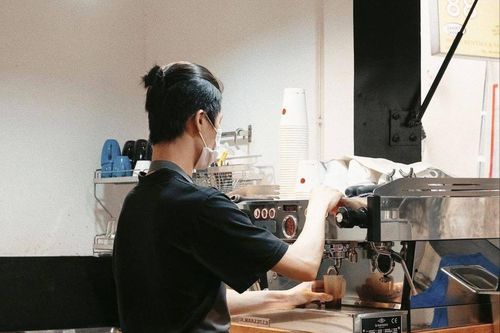 Hàng quán ở TP.HCM chuẩn bị gì cho ngày trở lại?