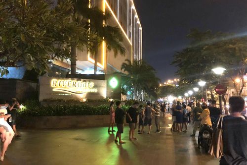 Báo cháy tại chung cư quận 4, cư dân tháo chạy