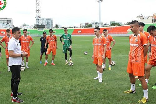V-League rục rịch đổi tướng, thay quân