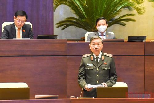 Trao quyền ngăn chặn phương tiện bay không người lái cho cảnh sát cơ động