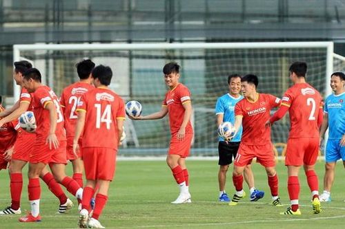 Tuyển Việt Nam hội quân trở lại