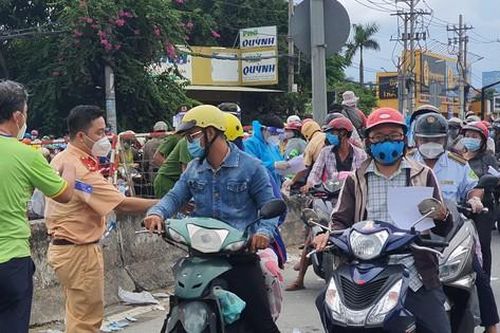 TPHCM dừng tất cả chốt kiểm soát COVID-19, đi lại ở các cửa ngõ trở lại bình thường