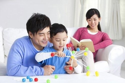 Khoảng cách giữa bố mẹ và con cái đã quá xa?