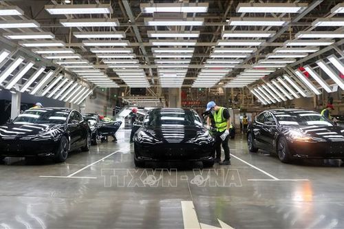 Giá trị thị trường của công ty Tesla đạt mức 1 nghìn tỷ USD