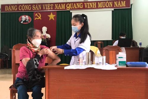 Đơn Dương, Lâm Hà: Tiêm vắc xin phòng Covid-19 đợt 18