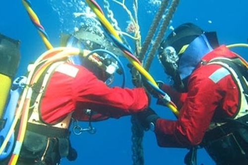 Vừa sửa xong, cáp quang AAG lại đứt