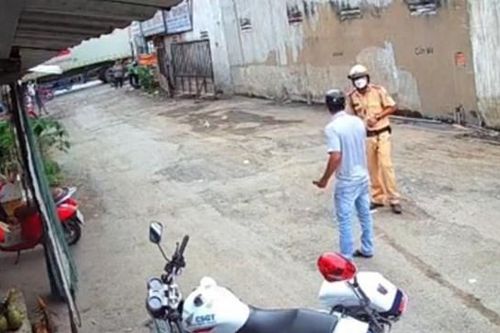 Thanh niên say rượu thách thức CSGT khi bị truy đuổi