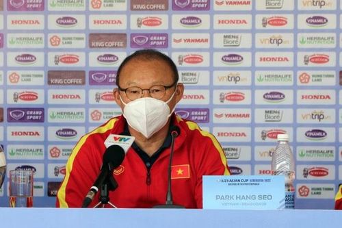 Thầy Park tuyên bố 'gắt' tại họp báo vòng loại U23 châu Á