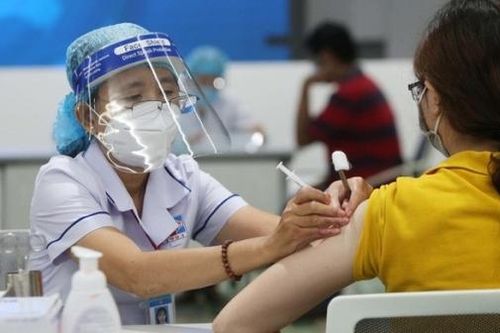 Sống chung an toàn với Covid-19: Cần giải pháp tổng thể, tập trung bảo vệ nhóm người dễ bị tổn thương