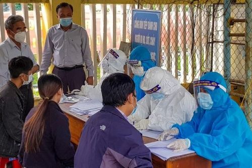 Quảng Nam: Một trường học có 159 người dương tính với SARS-CoV-2 sau khi test nhanh