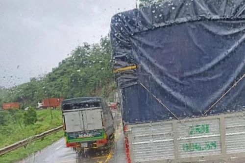 Quảng Trị: Nữ tài xế gây tai nạn liên hoàn, quốc lộ 9 ùn tắc