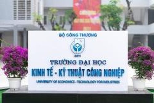 Hà Nội: Tạm đình chỉ giảng viên bị tố gạ tình nữ sinh