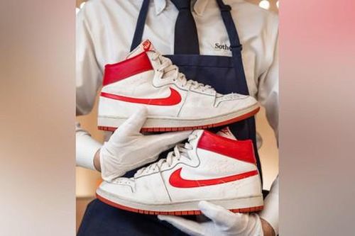 Kinh ngạc với giá đấu giày thể thao của Michael Jordan