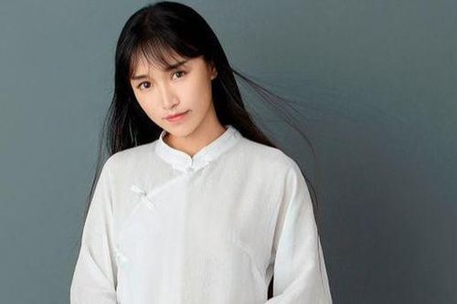 'Tiên nữ đồng quê' Lý Tử Thất đâm đơn kiện công ty quản lý