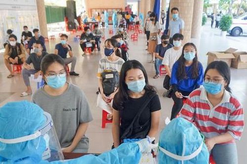 Một trường ở Quảng Nam có 159 trường hợp test nhanh dương tính với SARS-CoV-2