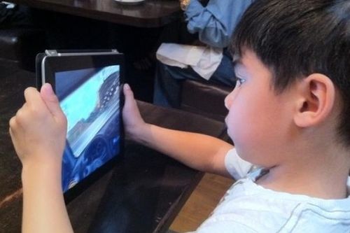 Bảo vệ trẻ em trên mạng xã hội thông qua bộ quy tắc ứng xử