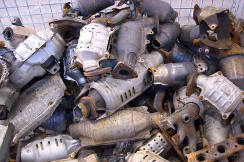 Hàng loạt quốc gia báo động nạn trộm cắp loại phụ tùng ô tô quý hơn vàng