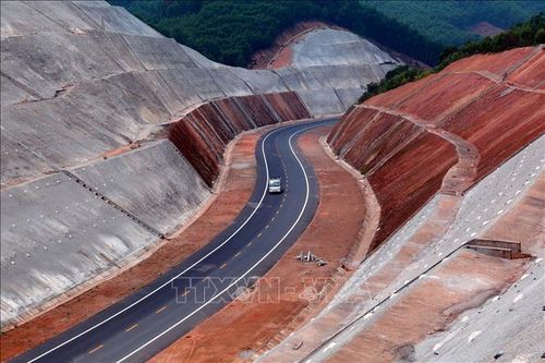 Phó Thủ tướng Lê Văn Thành: Hạ tầng luôn phải đi trước một bước
