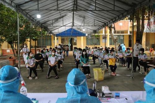 TP.HCM tiêm vaccine Covid-19 cho 1.800 học sinh
