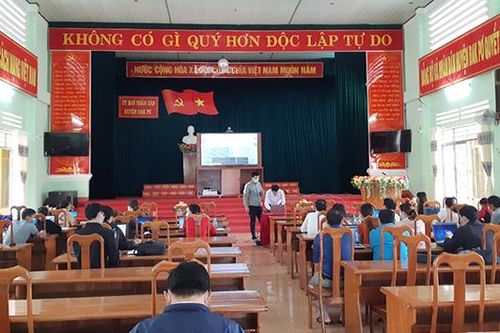Đak Pơ: Tập huấn quy trình sử dụng hệ thống tiêm chủng vắc xin phòng Covid-19