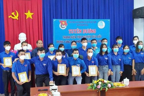 Đam Rông: Tuyên dương 30 thanh niên tiêu biểu trong công tác phòng chống dịch Covid-19