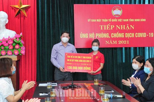 Ủy ban MTTQ Việt Nam tỉnh tiếp nhận ủng hộ phòng, chống dịch COVID-19