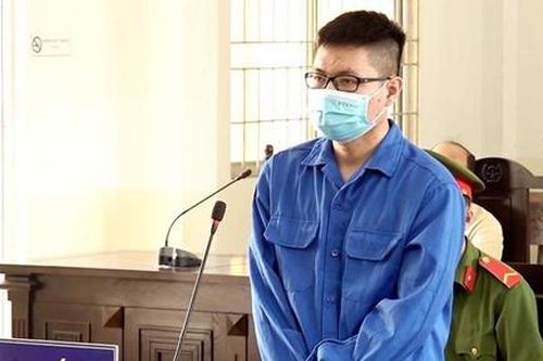 Cựu sinh viên đâm 'người hòa giải' lãnh 11 năm tù