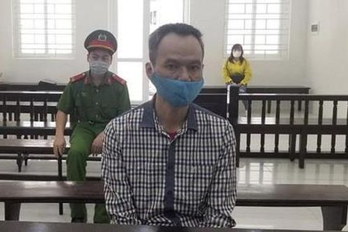 Nhân viên bảo vệ đâm sếp suýt chết vì không được xin lỗi